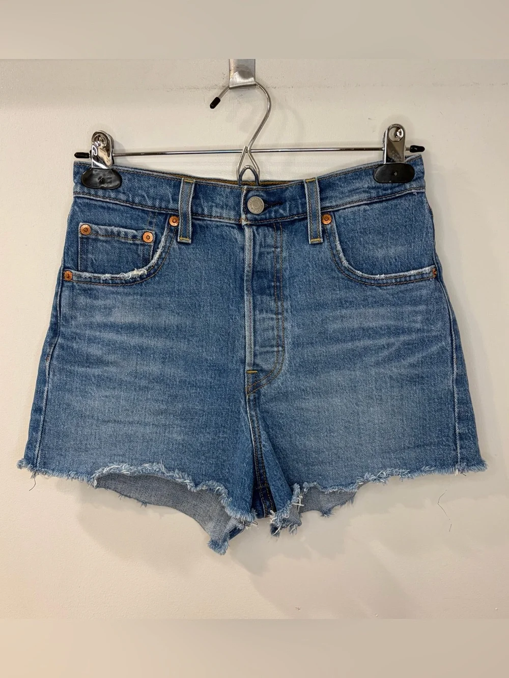 Levi’s Ribcage Shorts - Picture 1 of 5